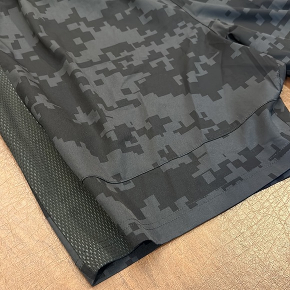 Spyder men’s active shorts camo black gray size XXL NWT 2 pockets - Picture 4 of 9